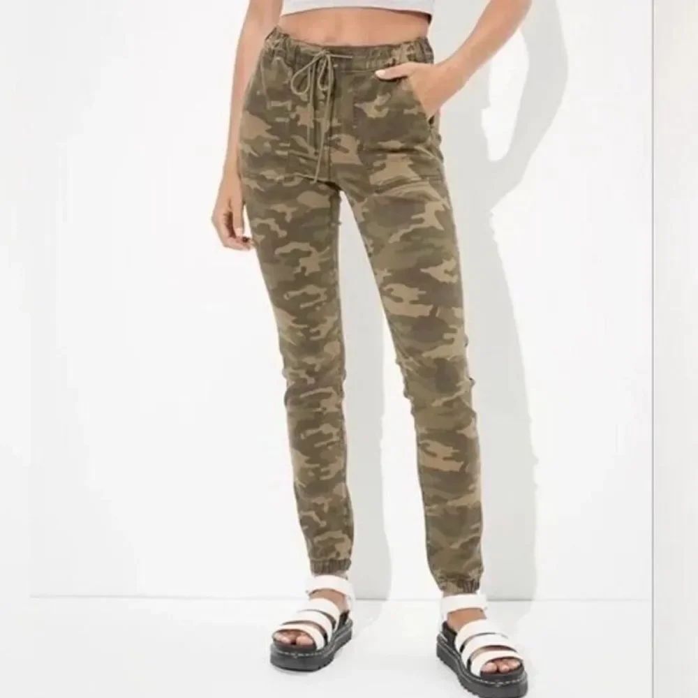 American eagle Women’s Camouflage Jogger Pants #18